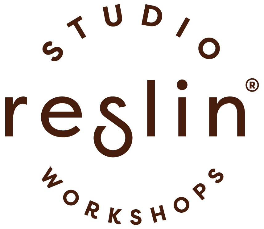 Studio Reslin Workshops logo, bruine tekst.