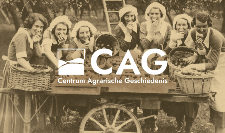 Vintage vrouwen met manden fruit, CAG logo