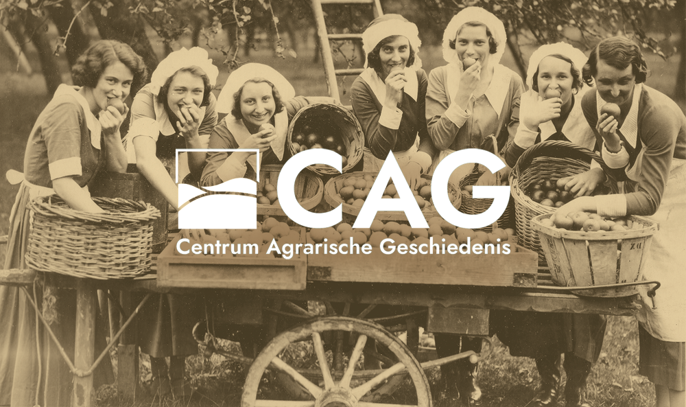 Vintage vrouwen met manden fruit, CAG logo